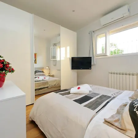Apartment Domus Monami Dreams & Terrace In Trastevere