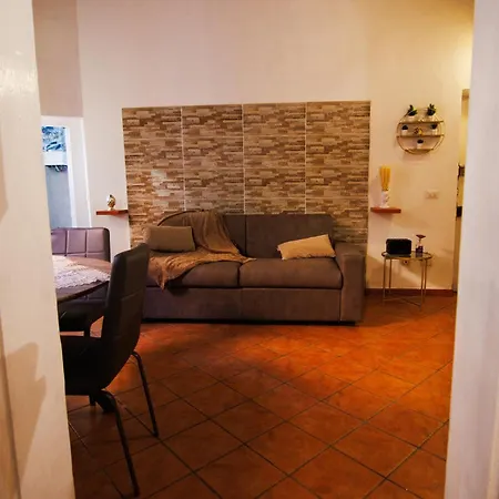Apartment Crezy House Trilussa *