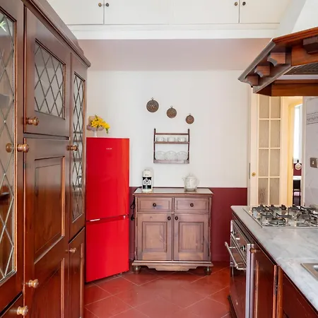 Apartment Maroon Flat Colosseo, 800 Mt From Amphitheater