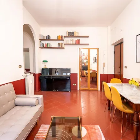 Apartment Maroon Flat Colosseo, 800 Mt From Amphitheater