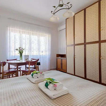 Casa Adele Lovely Mid-century Apartment, Rome