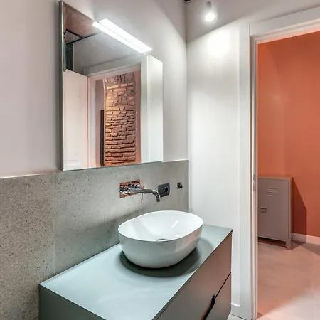 Spacious Close Vatican Apartment *