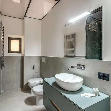 Spacious Close Vatican Apartment Rome