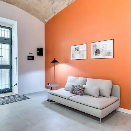 Spacious Close Vatican Apartment