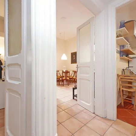 Clodia Apartment *