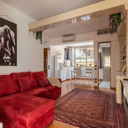 Along The Tiber Apartment Rome
