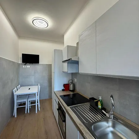 Urban Retreat Steps From The Metro * Rome