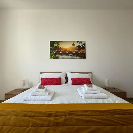 Urban Retreat Steps From The Metro Rome