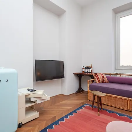 Piazza Vittorio Retreat Apartment