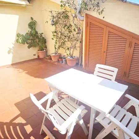 Apartment Cozy Little Penthouse With Terrace In Rome