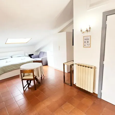 Cozy Little Penthouse With Terrace In Rome