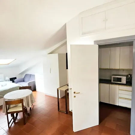 Cozy Little Penthouse With Terrace In Rome Apartment *