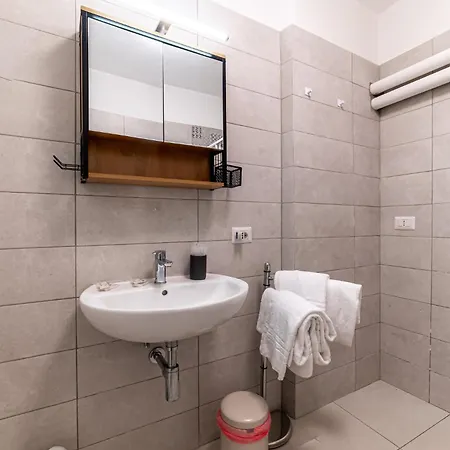 Luca Flat - Tiburtina Train Station & Wi-fi Apartment *