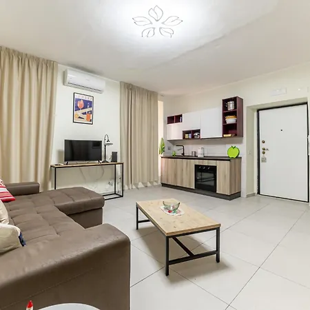 Luca Flat - Tiburtina Train Station & Wi-fi Apartment