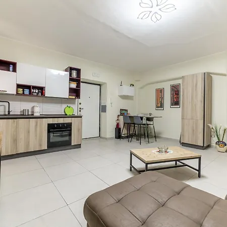 Apartment Luca Flat - Tiburtina Train Station & Wi-fi *