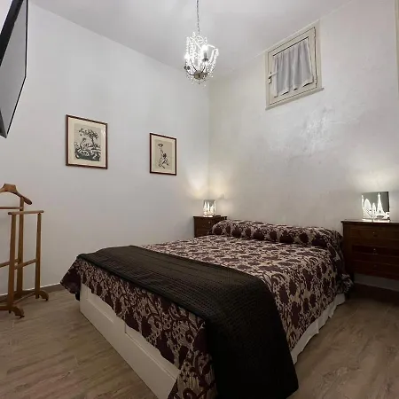 Central Luxury Apartment Near Pellegrino Apartment