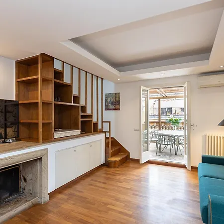 Amazing Via Del Tritone Apartment
