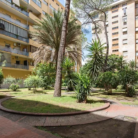Sunny New Renovated With Balcony Metro A Apartment