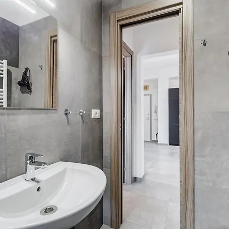 Bdc - Majestic 4-bdr In Termini Apartment *