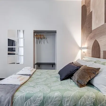 Bdc - Majestic 4-bdr In Termini Apartment *