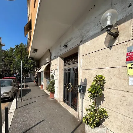 Candelor's House - & Garden In Gianicolense * Rome