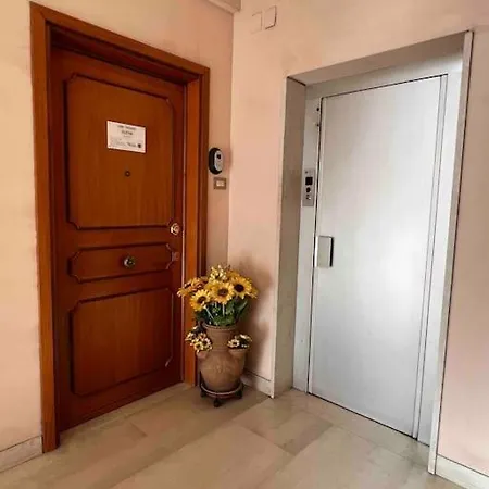 Casa vacanze 3 Fermate Dal Colosseo - Elena - 50 M Da Metro Garbatella