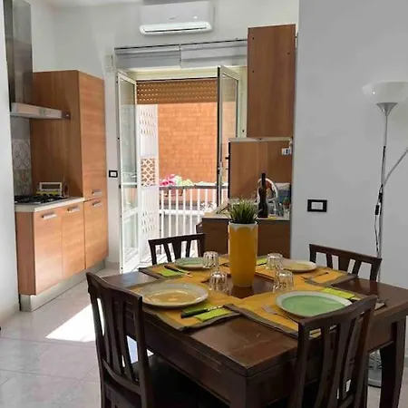 Casa vacanze 3 Fermate Dal Colosseo - Elena - 50 M Da Metro Garbatella Roma