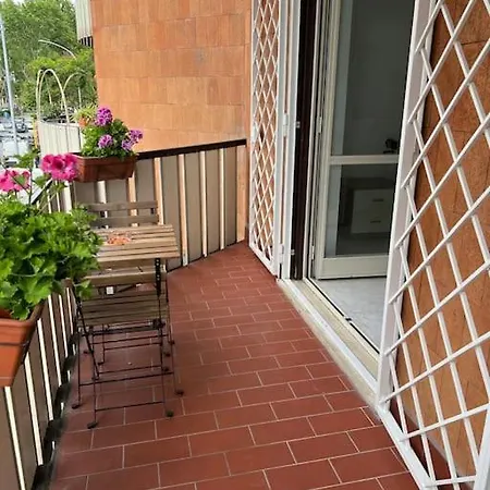 Casa vacanze 3 Fermate Dal Colosseo - Elena - 50 M Da Metro Garbatella Roma