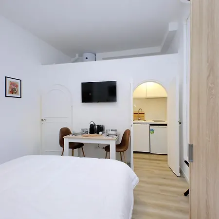 Suity I Cozy Barberini Apartment Rome