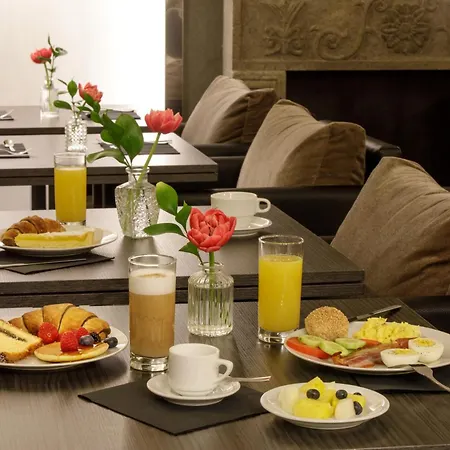 Royal Court Hotel 4*
