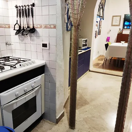Apartment Jeans Rom