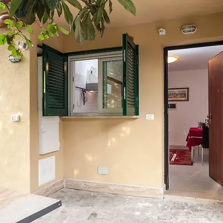 Mons Aureus Holiday home *