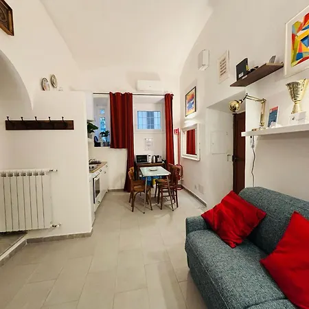 Apartment House Of Cardinals *