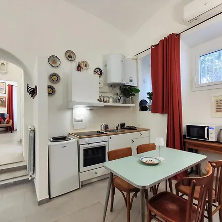 House Of Cardinals Apartment