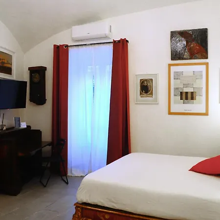 Apartment House Of Cardinals *