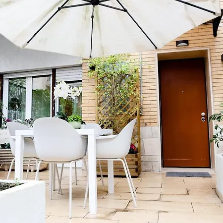 Cozy With Private Patio In Vatican Appiano Apartment