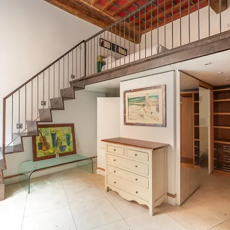 Navona Stylish - Up To 5 People *