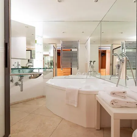 Navona Stylish - Up To 5 People