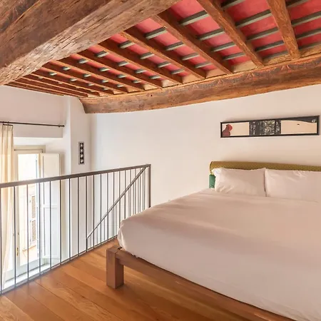 Navona Stylish - Up To 5 People *