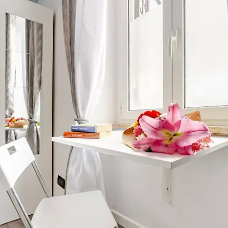Bellavita House 2br With Private Parking In