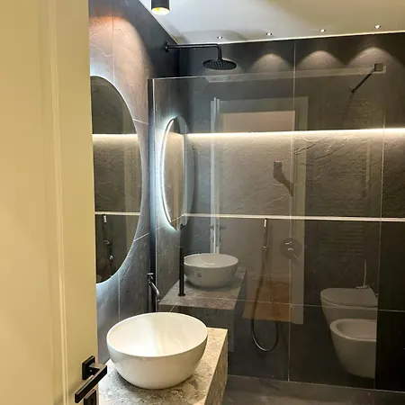 Vatican Boutique - 2 Bedroom - Trilocale Apartment