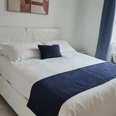 Domus Chiara Al Colosseo Apartment