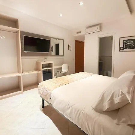 Apartment Domus Chiara Al Colosseo Rome