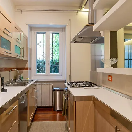 Appartamento Viale Tirreno - Con Patio Roma
