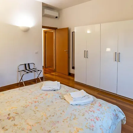 Viale Tirreno - Con Patio Appartamento Roma