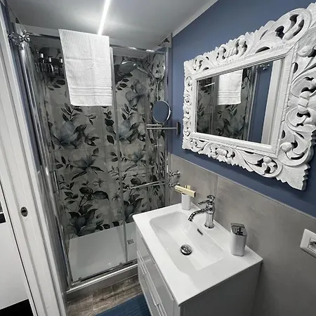 Leopardi House 3 Apartment