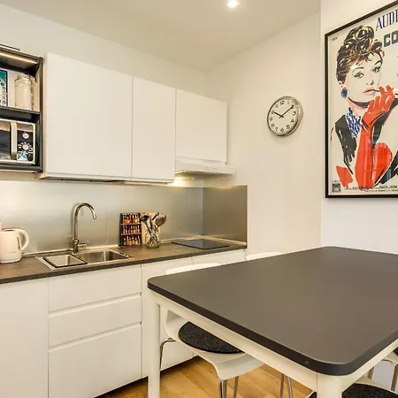 Apartament Vatican 10 Min Modern Ac, Wi-fi, Netflix