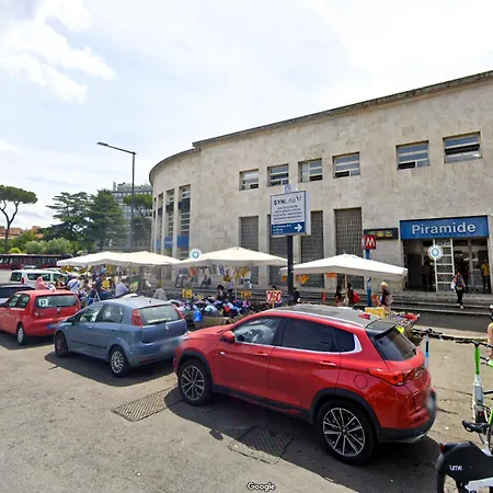 Apartment Piramide - 20min Walking From Colosseum - 1min From Metro Station - Valente Italian Rome
