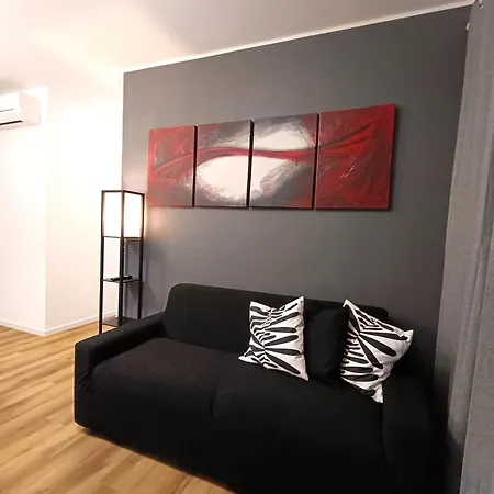 Ancient Colosseum Modern And Bright Apartment