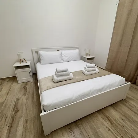 Grimaldi House 64 *